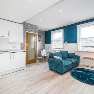 Cozy and Charming Flat: Minutes from Everything!