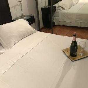 Alquiler Palermo por dia Juncal y Oro a pasos de la rural y embajadas 1 2 3 4 5 personas cocheras balcon wifi Se solicita un número de contacto