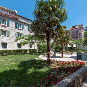 Palazzo D Apartments