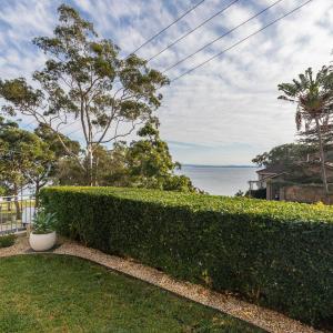 Dutchies Vista, 1 45 Christmas Bush Ave - Ground floor duplex with stunning water views and close to the beach