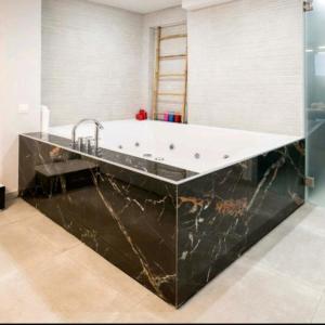 Romantic Jacuzzi Apartment