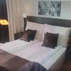 Apartment 24, Hotell