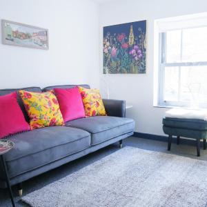 New street Luxury town house in the centre of Holt with free PARKING for one car