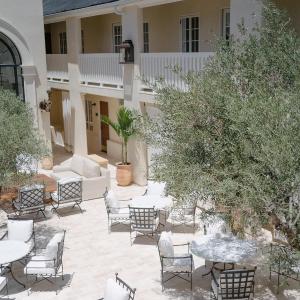 Cara Hotel