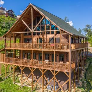 A Amazing Views Cabin with Grill Area