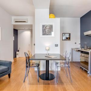 GuestHost - Piazza Santa Croce Design Apartment with Balcony