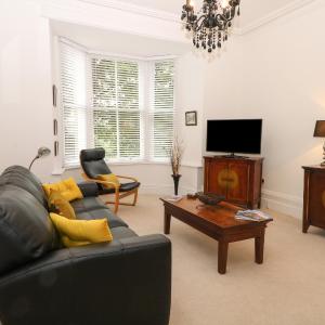 2B Cavendish Villas