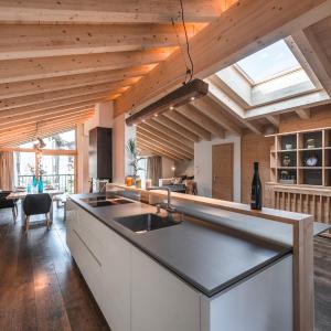 Joe's Place - luxury lifestyle apartment
