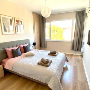 Top Centre Zara Apartment for 6 Guests on Main Street