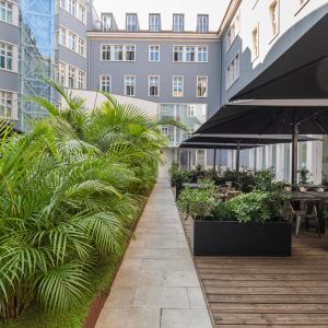 8 Building Apartments