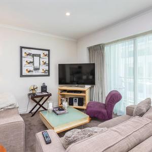 QV Stays Spacious Hideaway on the Wharf