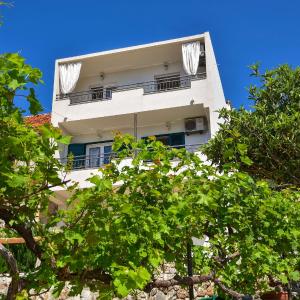 Apartments Nina & Mili