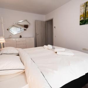 Transylvanian Apt. w/ lrg. terrace and parking - KarpatenHaus