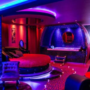 L'Insolite Spa Privatif ''Suite Luxueuse-Jacuzzi