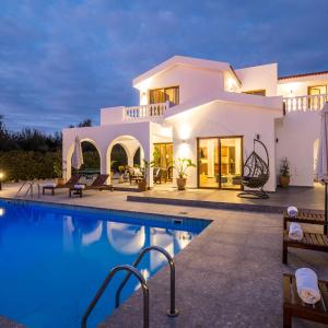 Cocoon Luxury Villa In Coral Bay-3 Min To Beach