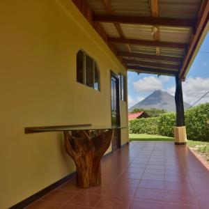Casa Amarilla, Volcano View, Walking Distance Town