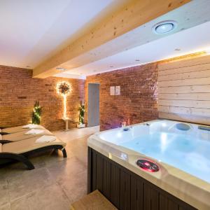 WILLA JAROSTA & SPA, AC -free parking