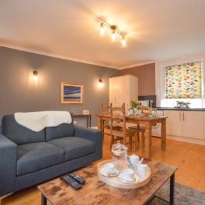 The Gallery Apartment - Spacious, Town Centre, Walkable to Ferry Terminal,