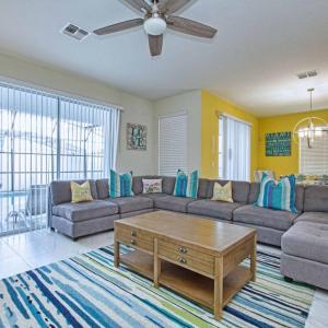 Comfortable Spacious-6 Bed Pool Home - 1675Str