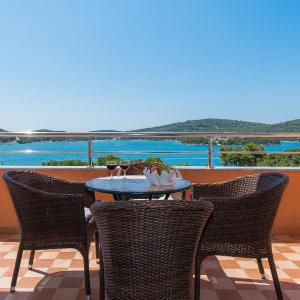 Apartments Hari Tisno