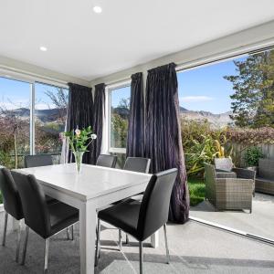 Hunter's Retreat - Wanaka Holiday Home