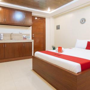 RedDoorz Plus near Uptown BGC Mall