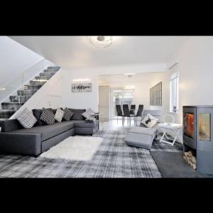 Contemporary Highland house close to town and Ben Nevis