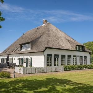 Farmhouse Apartment Near De Slufter