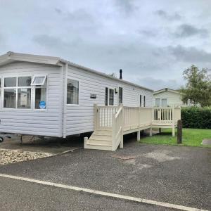 Beautiful 3-Bed Caravan in Cala Gran