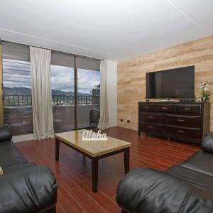 Royal Kuhio Penthouse on 36th Floor With Mountain Views