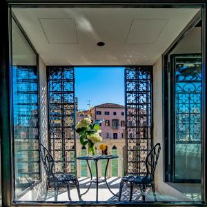 La Loggia Grand Canal