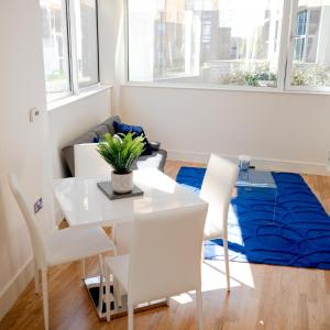 Stylish Canary Wharf Flat Fast WiFi