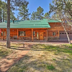 2 Decks & Game Room: Expansive Family Cabin
