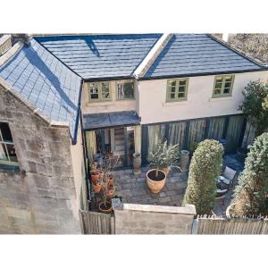 Oppulent Lansdown Crescent Mews House with Free parking - Pass the Keys