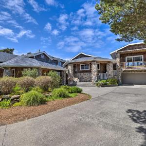 Coastal Oregon Retreat w/ Grill: 11 Mi to Astoria!