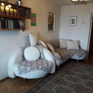 apartmtnt near Victori Squaue