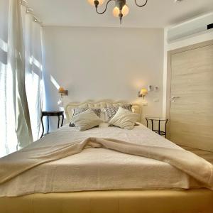 UNIQUE ROOMS