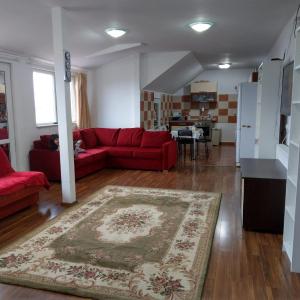 Apartament 5 camere cu balcon Costinesti plaja 5 minute Nucilor 6