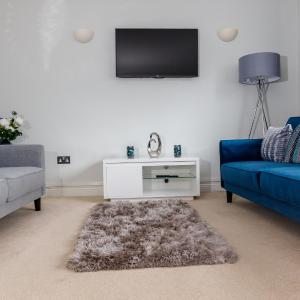 Modern 4BR Cottage in Windsor, Near Marina and Thames
