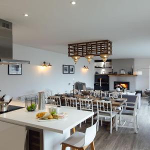 The Hawthorns - Large Luxury Cottage, Hot Tub, Sea Views