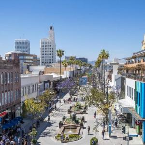 7 Large Down Town Santa Monica Apartment