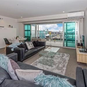 QV Stays Elegant Modern Apartment with Water Views