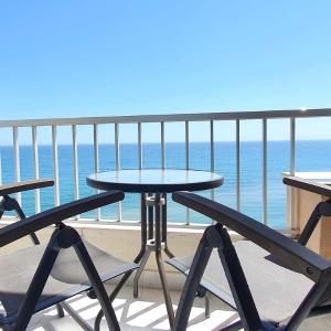Diana 808 South-Facing Beachfront Studio with amazing sea views