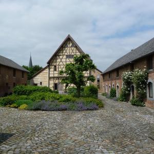 Hof van Eggertingen nr. 8
