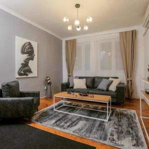 Mickitos Apartments at Macedonia Square