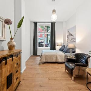 The Weichsel - Group Flat in Central Berlin, Family-Friendly, 3BR, 2 bath rooms, 4- 6 Guests