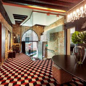 Charming House Iqs
