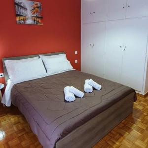 Greek hospitality in a modern apartment