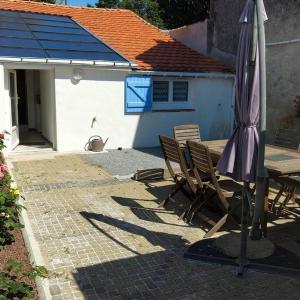 LA MAISON BLEUE