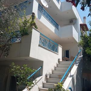A cozy whole house near the airport and the beach